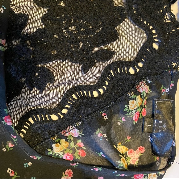 Iris Basic floral crochet lace sleeveless tank blouse - Large - Picture 9 of 13